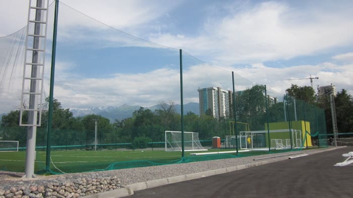 Заградительная сетка для спортивной площадки
